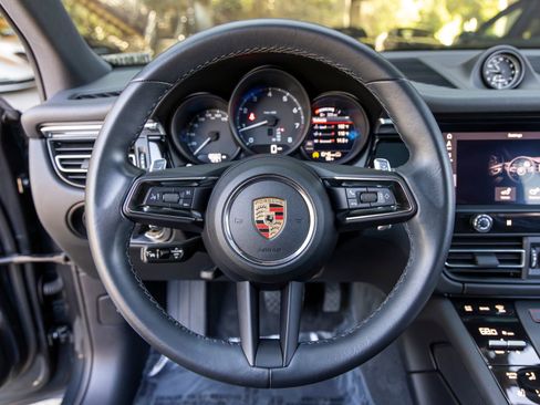 Certified 2024 Porsche Macan image 30