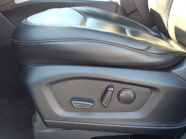 Used 2023 Ford Explorer XLT w/ Equipment Group 202A AWD/4WD image 19