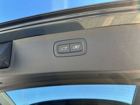 Certified 2025 Volvo XC90 B6 Plus image 37