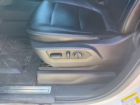 Used 2019 Chevrolet Silverado 1500 LT w/ Texas Edition image 9