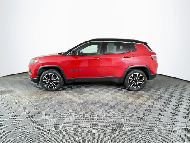 Used 2023 Jeep Compass Limited w/ Sun and Sound Group AWD/4WD image 3