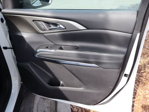 Used 2025 Chevrolet Traverse LT FWD image 36