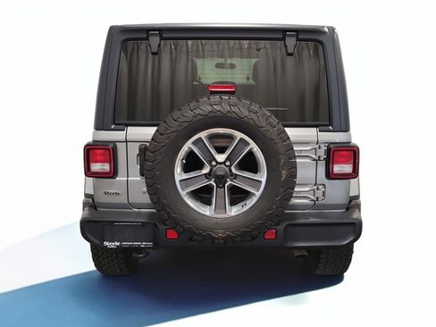 Used 2018 Jeep Wrangler Unlimited Sahara w/ Cold Weather Group AWD/4WD image 5