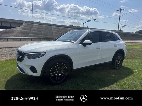 Used 2026 Mercedes-Benz GLC 300 4MATIC image 1