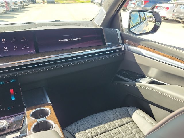 Used 2025 Cadillac Escalade Premium Luxury Platinum w/ LPO, Floor Liner Package AWD/4WD image 25