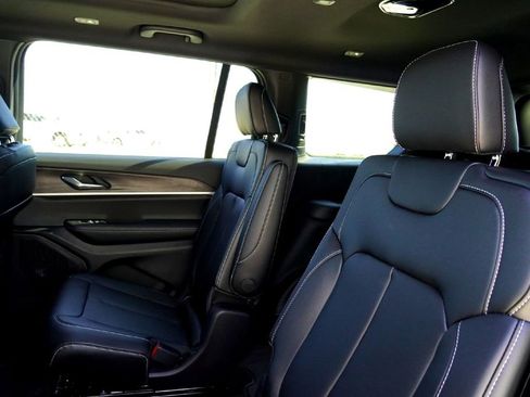 New 2025 Jeep Grand Cherokee L Limited image 25