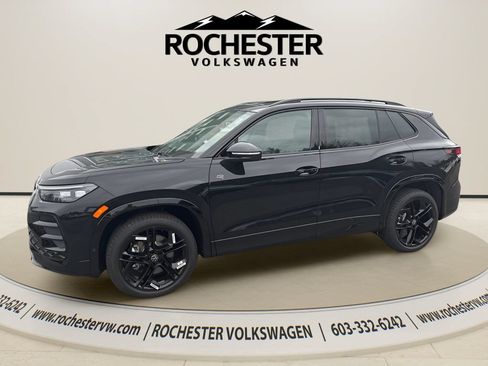 Used 2026 Volkswagen Tiguan SE R-Line AWD/4WD image 3