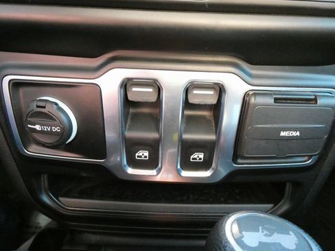 Used 2022 Jeep Wrangler Sport image 21