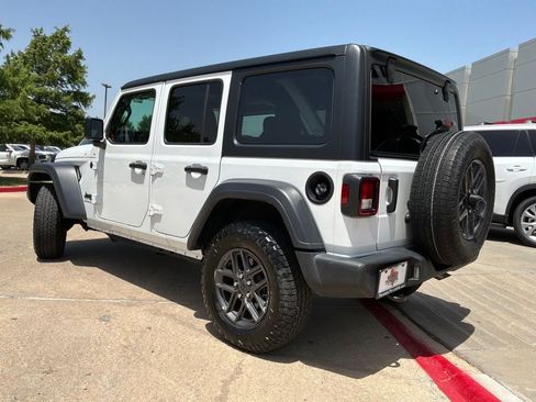 Used 2025 Jeep Wrangler Unlimited Sport AWD/4WD image 8