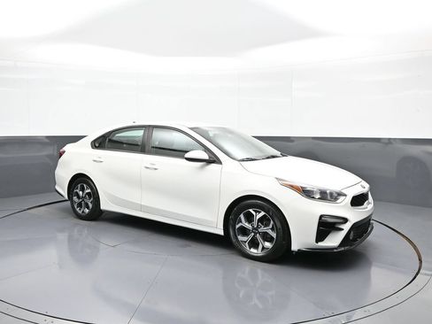 Used 2019 Kia Forte LXS FWD image 4