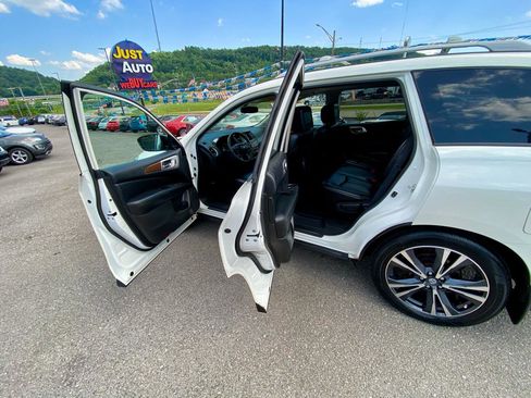 Used 2017 Nissan Pathfinder Platinum w/ Family Entertainment Package AWD/4WD image 17