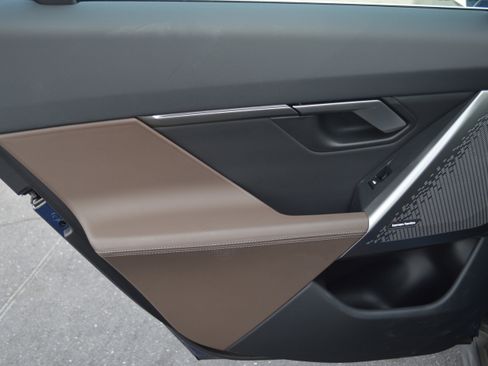 Used 2025 BMW 530i xDrive w/ Premium Package image 28