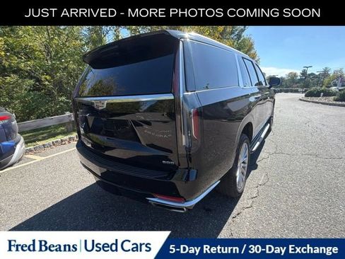 Used 2023 Cadillac Escalade ESV Premium Luxury AWD/4WD image 8