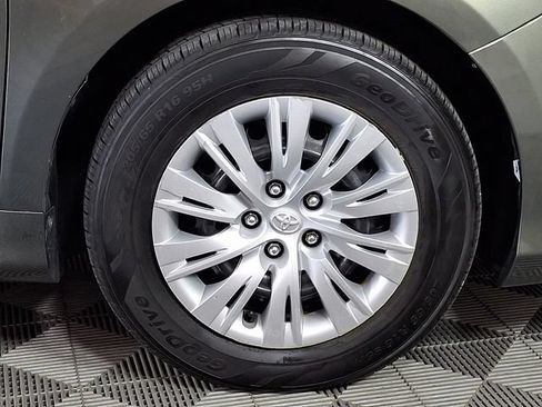 Used 2012 Toyota Camry LE FWD image 10