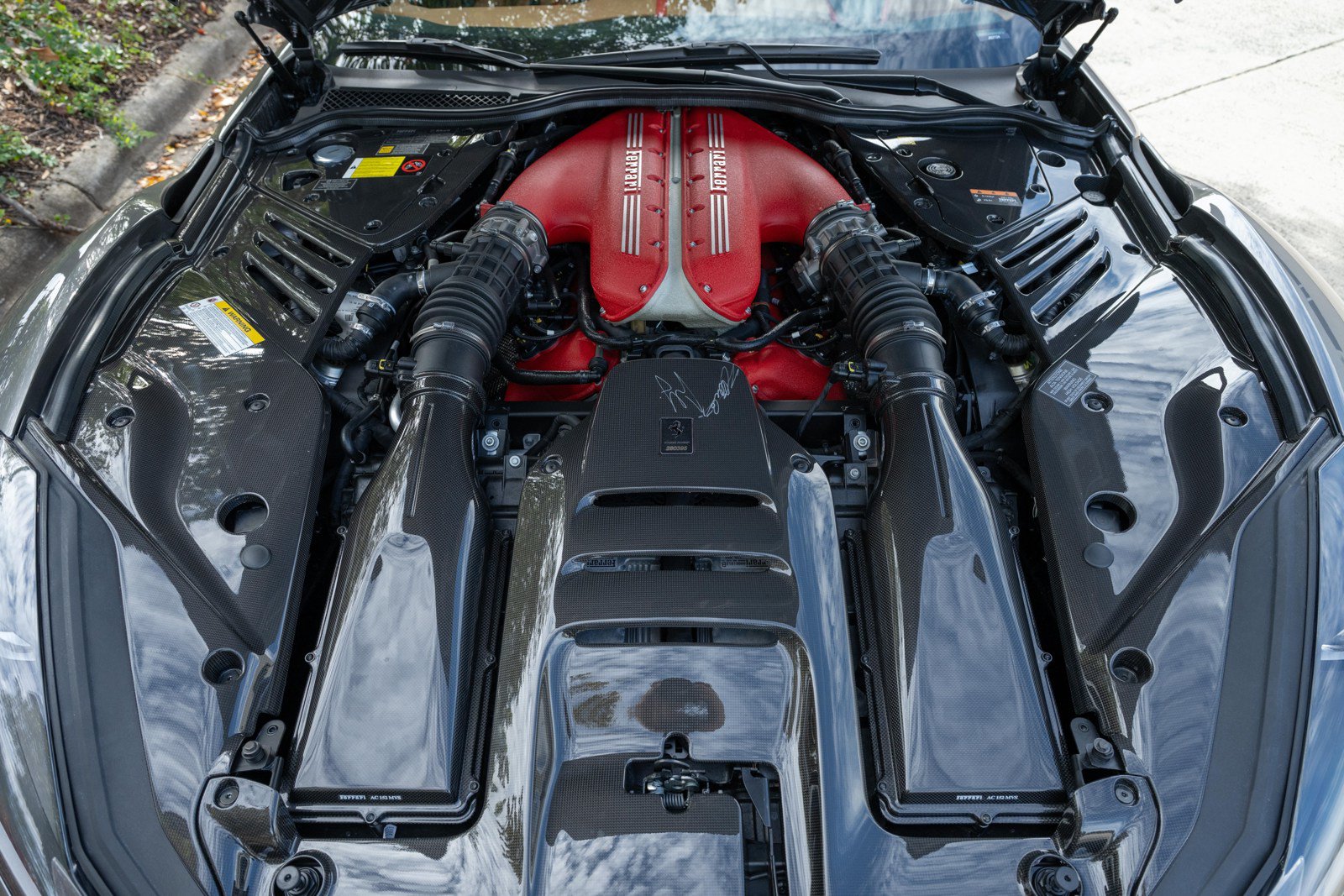 Used 2022 Ferrari 812 Competizione RWD image 12