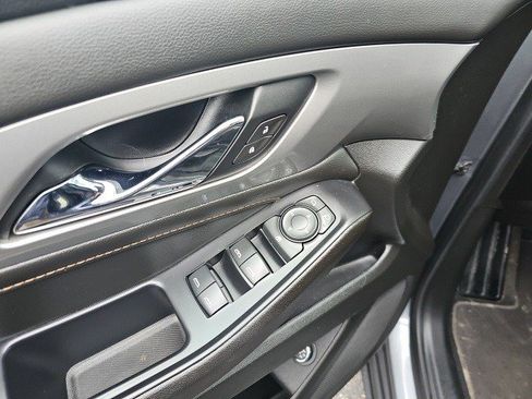 Used 2020 Chevrolet Traverse LT image 25