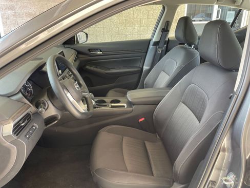 Used 2025 Nissan Altima 2.5 SV image 36