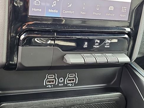 Used 2025 RAM 1500 Laramie AWD/4WD image 25