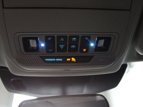 Used 2023 Ford Explorer XLT w/ Equipment Group 202A AWD/4WD image 23