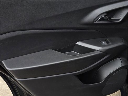 Used 2025 Chevrolet Trax ACTIV w/ Sunroof Package image 11