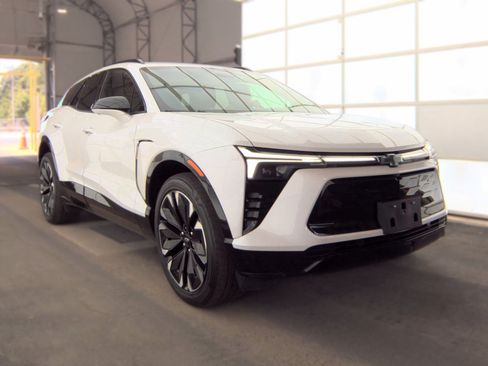 Used 2024 Chevrolet Blazer EV RS RWD image 2