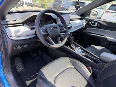 Used 2025 Jeep Compass Limited w/ Sun & Sound Group AWD/4WD image 19
