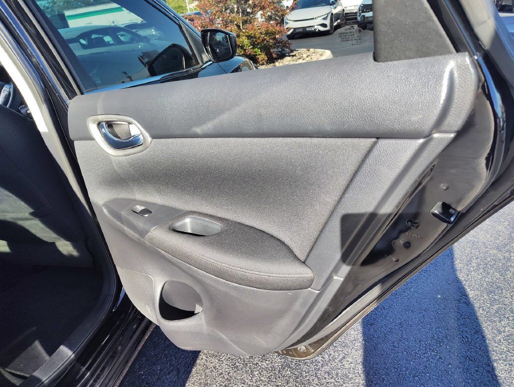 Used 2015 Nissan Sentra SV FWD image 21