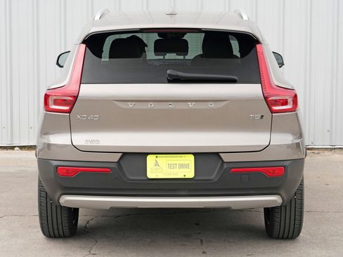 Used 2022 Volvo XC40 T5 Momentum w/ Premium Package image 49