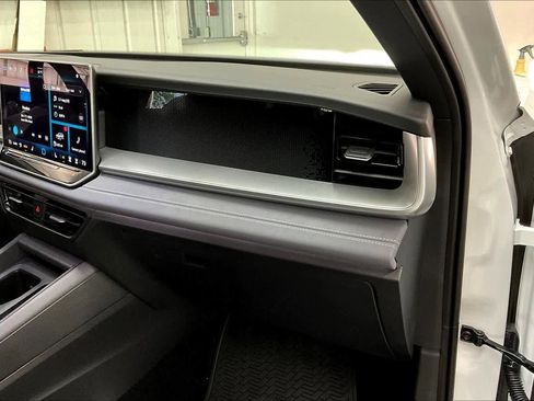 New 2026 Volkswagen Tiguan SE R-Line image 27