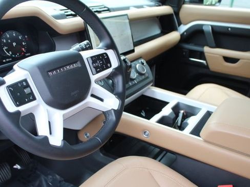 Used 2025 Land Rover Defender 110 X-Dynamic SE image 14