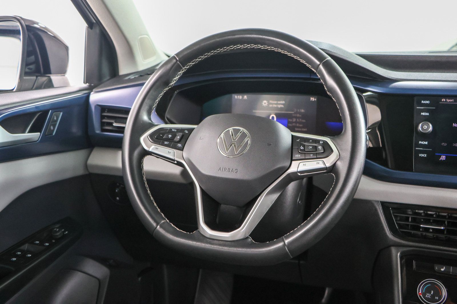 Used 2023 Volkswagen Taos SE w/ Panoramic Sunroof Package AWD/4WD image 12