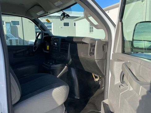 Used 2019 GMC Savana 2500 w/ Driver Convenience Package RWD image 21