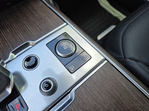 Certified 2023 Land Rover Range Rover SE image 24