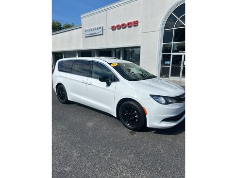 Used 2024 Chrysler Voyager LX FWD image 18