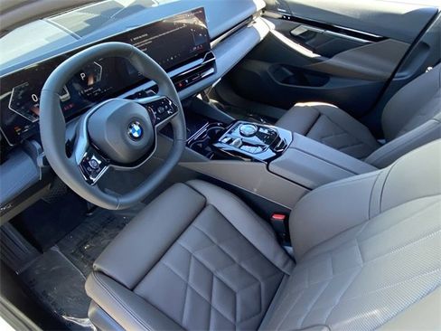 New 2025 BMW 530i image 18