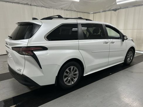 Used 2023 Toyota Sienna XLE w/ XLE Plus Package AWD/4WD image 2