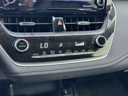 Used 2022 Toyota Corolla LE w/ Premium Interior Package FWD image 12