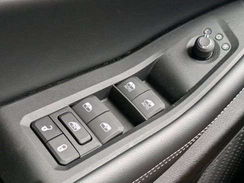 New 2025 Jeep Grand Cherokee Altitude image 21