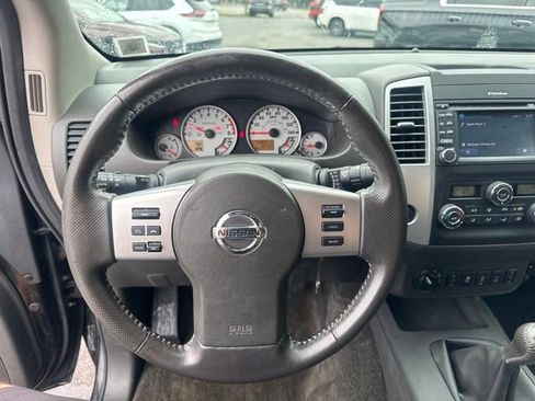 Used 2017 Nissan Frontier PRO-4X AWD/4WD image 11