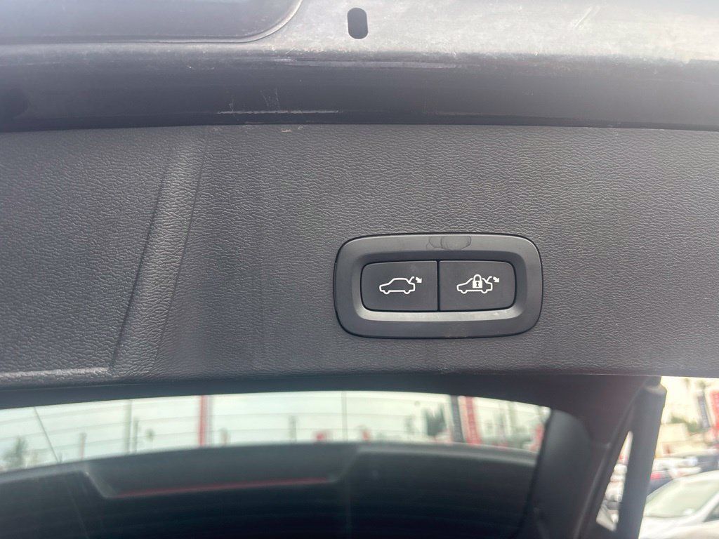 Used 2020 Volvo XC40 T5 Momentum AWD/4WD image 11