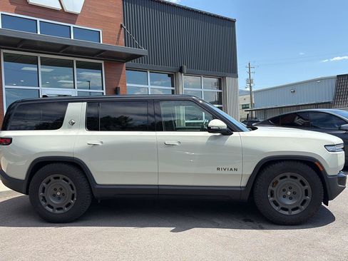Used 2025 Rivian R1S Adventure AWD/4WD image 9
