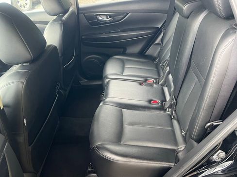 Used 2018 Nissan Rogue SL FWD image 13