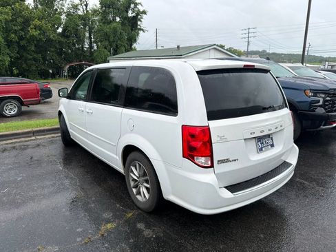 Used 2016 Dodge Grand Caravan SE FWD image 3