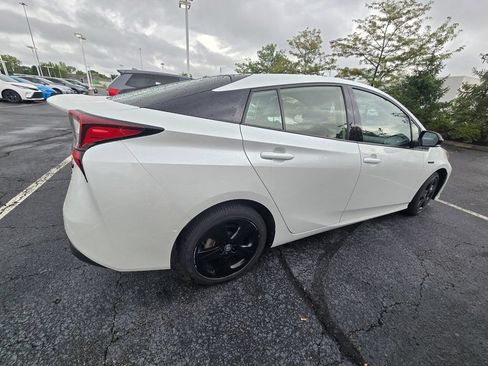 Certified 2021 Toyota Prius FWD image 9