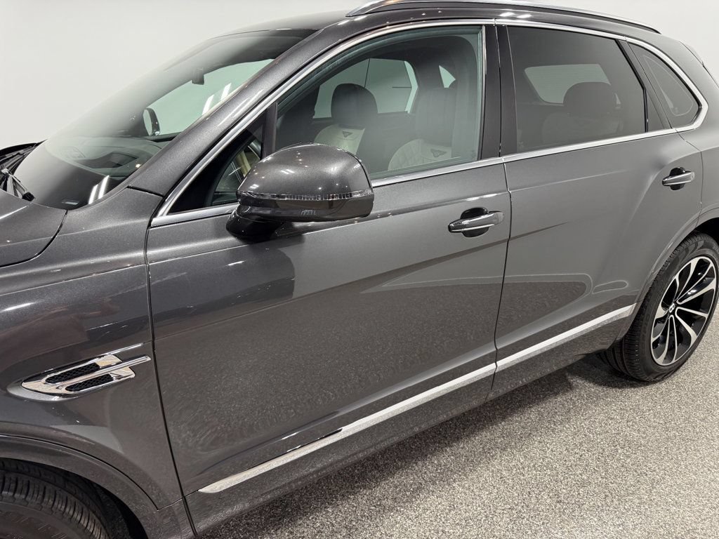 Used 2018 Bentley Bentayga Activity AWD/4WD image 14