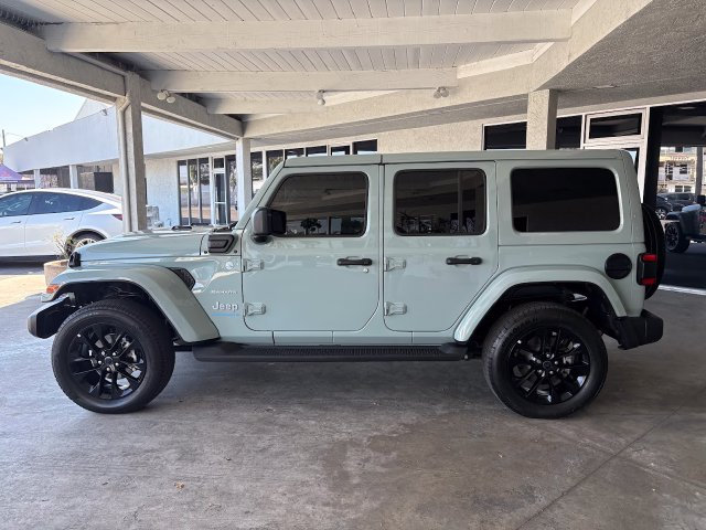 Used 2024 Jeep Wrangler Unlimited Sahara AWD/4WD image 8