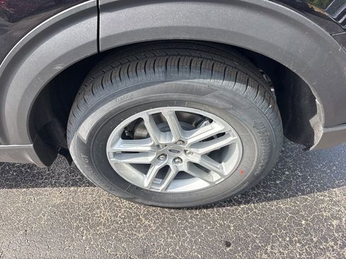 New 2026 Ford Explorer Active RWD image 17