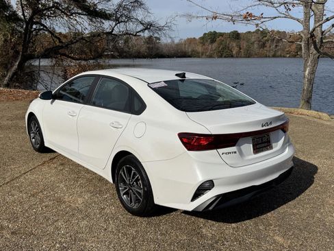 Used 2024 Kia Forte LXS image 11