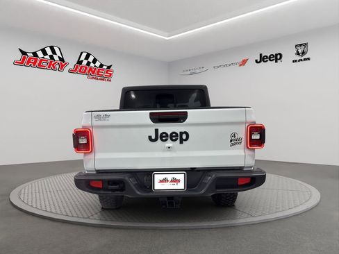 New 2025 Jeep Gladiator Willys image 7