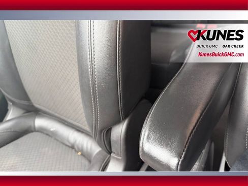 Used 2020 Buick Encore Preferred FWD image 17